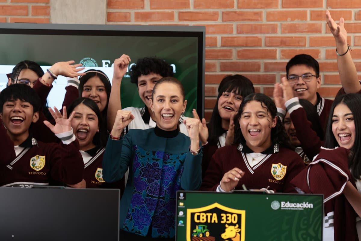 El gobierno federal abrirá al menos 400 mil lugares nuevos en preparatorias durante este sexenio, una meta que Claudia Sheinbaum elevó tras detectar mayor demanda y que busca ampliar el acceso a educación media superior en todo el país
