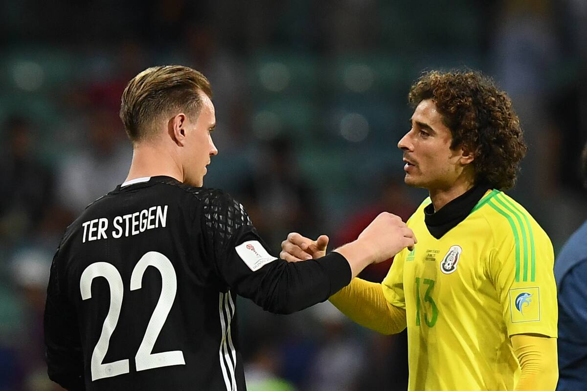 Guillermo Ochoa le escribe mensaje a Ter Stegen tras terrible lesión con Barcelona