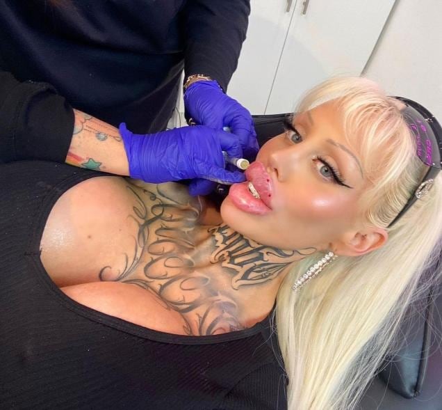 Foto ilustrativa: Alicia Amira en Instagram.Alicia Amira es una modelo de OnlyFans e influencer de la comunidad bimbo.