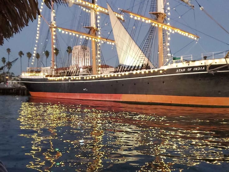 Jazz y vistas del skyline en el crucero Laki’s Lounge de San Diego