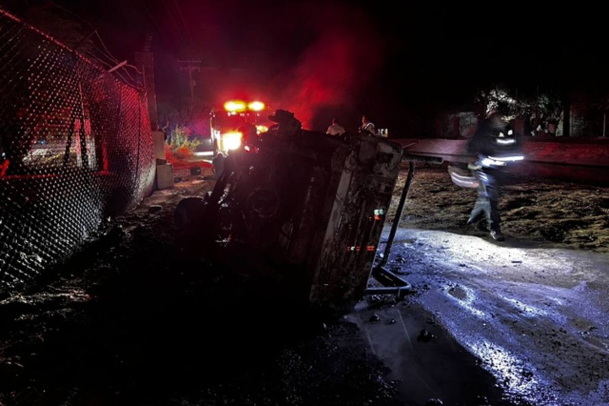 Muere hombre tras volcadura e incendio de su vehículo