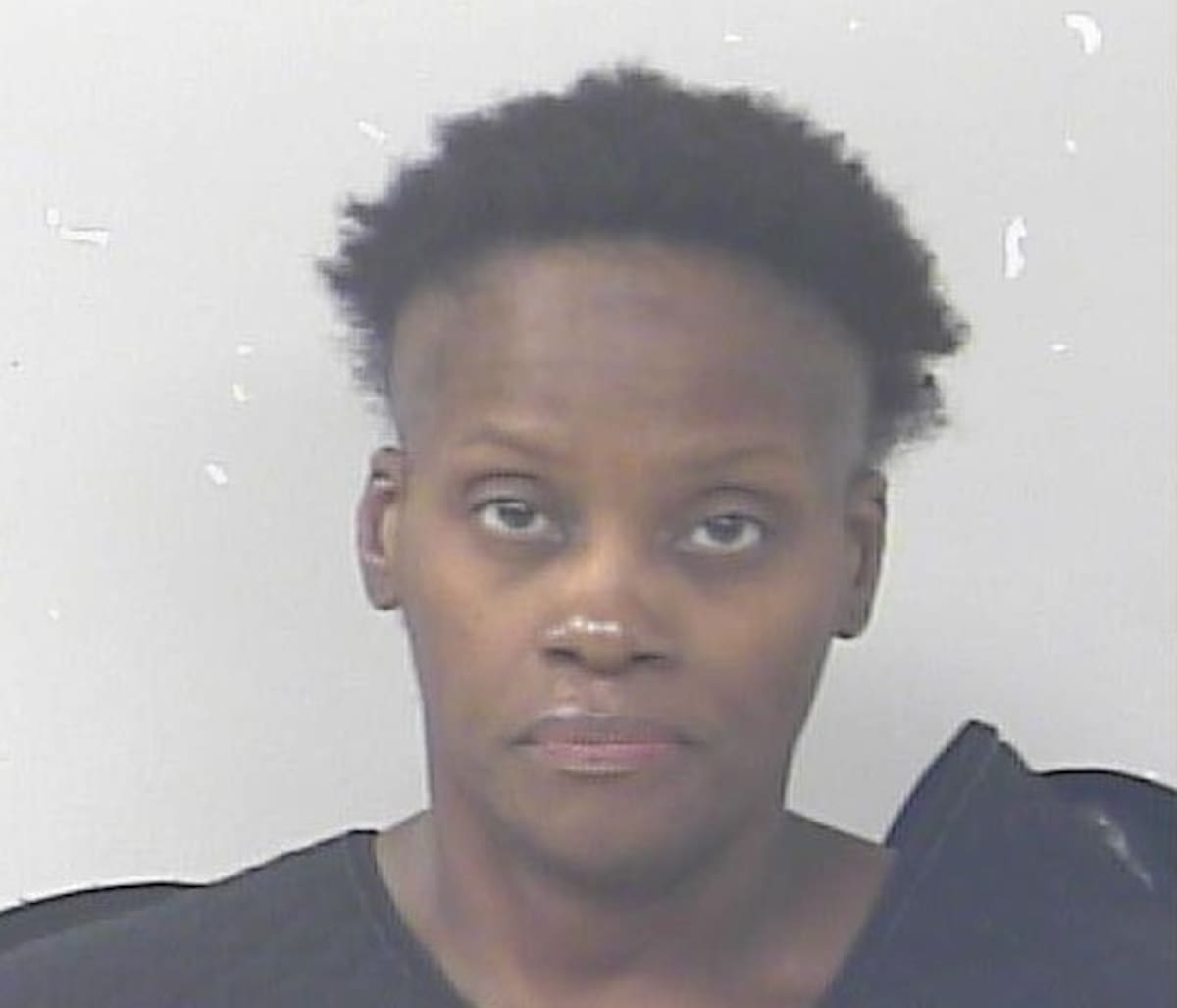 Durante la investigación, Rhonda Paulynice, de 41 años, indicó a los detectives que intentó realizar un exorcismo a su hijo. Según relató, creía estar guiada por una instrucción divina. Foto: Especial (Captura CBS)