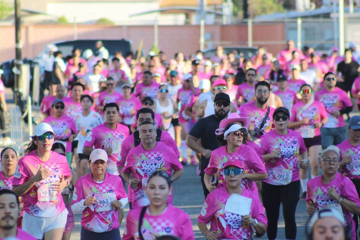 Octubre Rosa reúne a más de dos mil 500 corredores y pinta de rosa la Obregon