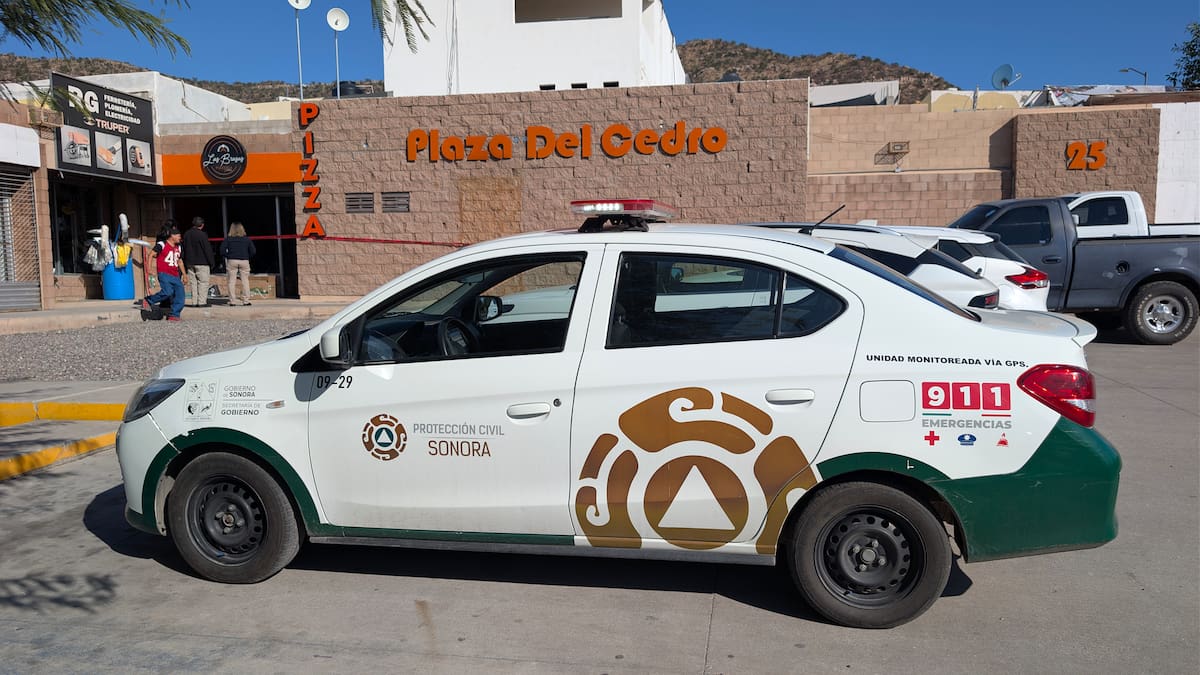 Persona de Cruz Roja, Bomberos y Protección Civil atendieron la emergencia.