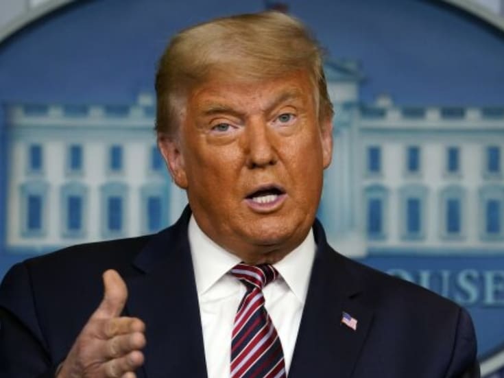 Donald Trump afirmó tener “derecho absoluto” para imponer aranceles y aplicó un 10% a importaciones mediante orden ejecutiva tras fallo de la Corte Suprema de Estados Unidos que invalidó medidas previas