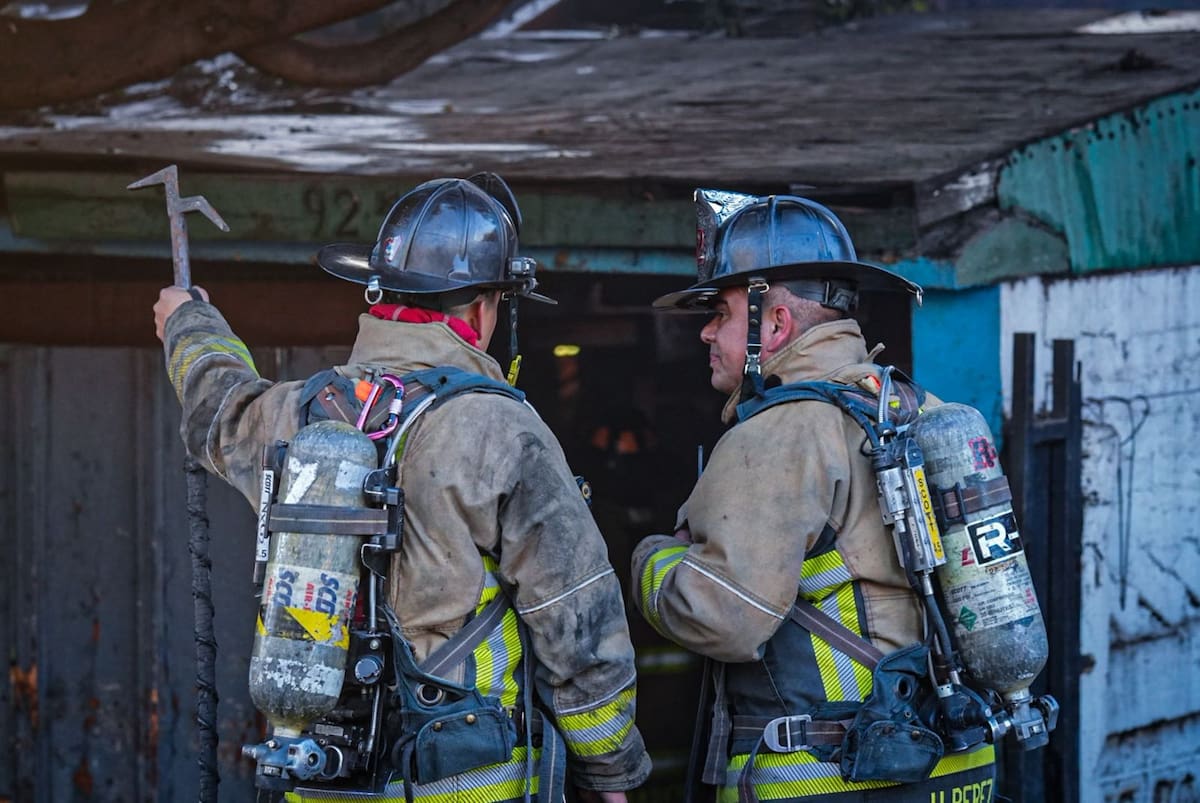 El siniestro ocurrió a las 04:50 horas en una vivienda de dos pisos ubicada sobre la calle Soledad Orozco; no se reportaron lesionados ni víctimas mortales. Foto: Leonardo González