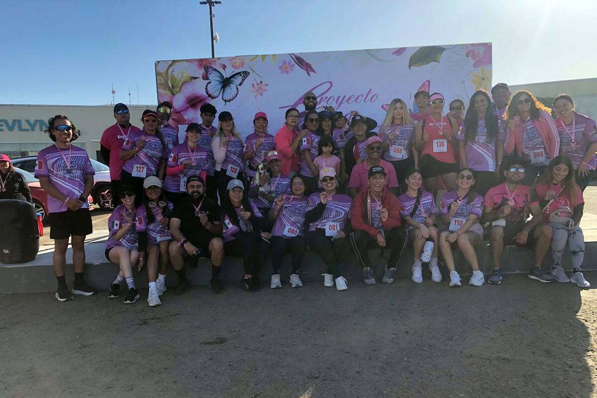Corren casi centenar de participantes en carrera ‘Por amor a ellas’ en Rosarito