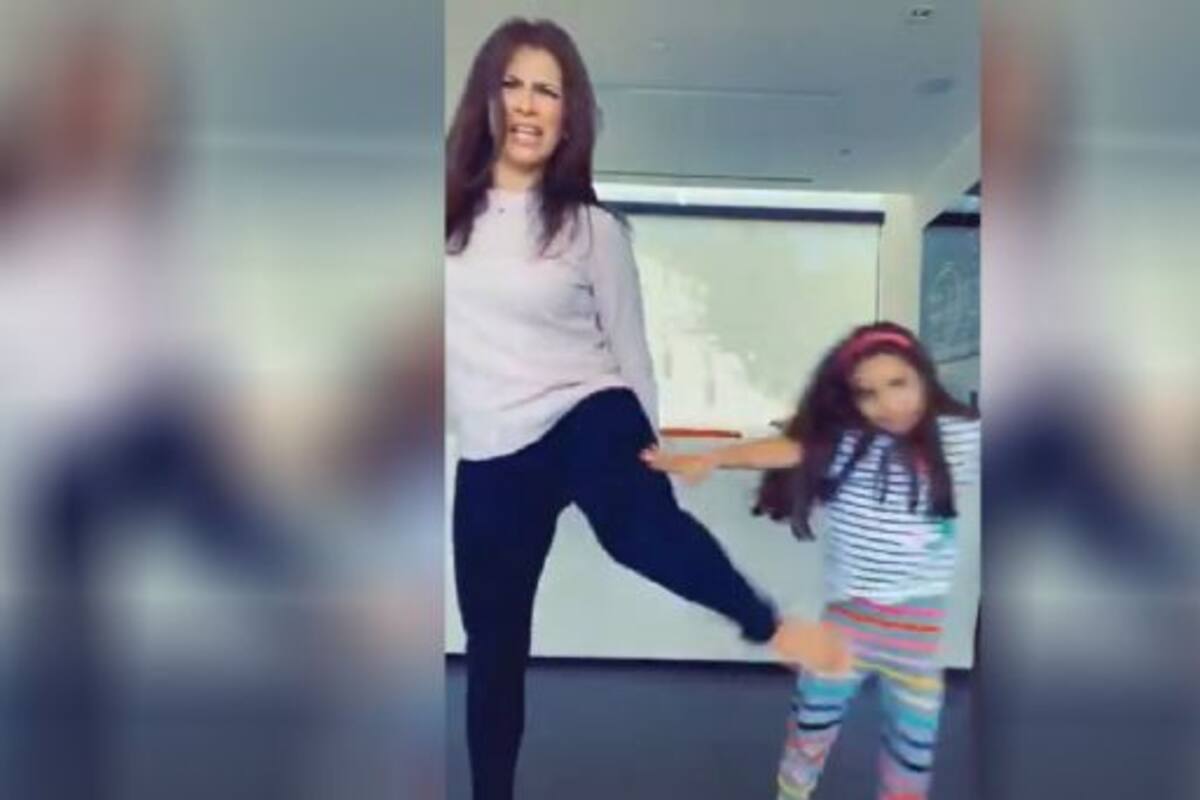 Alessandra Rosaldo patea a su hija en un video