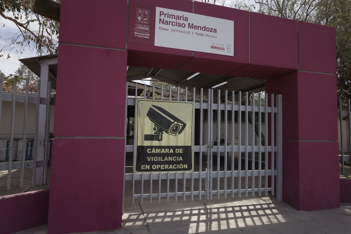 Dan mantenimiento y compran equipo para las escuelas en su regreso a clases 2025