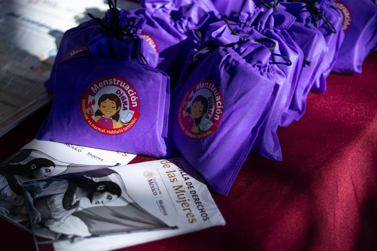 Arranca en Mexicali entrega de kits menstruales a alumnas de secundaria en BC