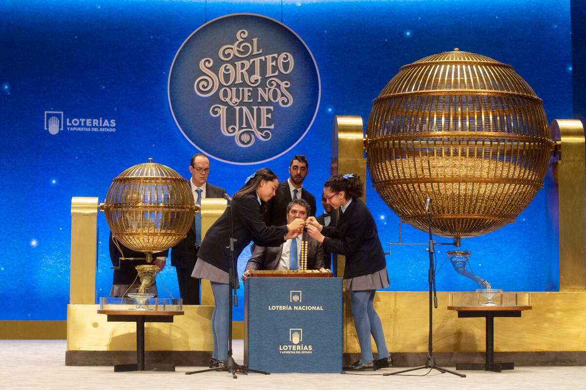 Noroña comparó el mecanismo del sorteo de la tómbola judicial con el de la Lotería Nacional. (AP Foto/Paul White)