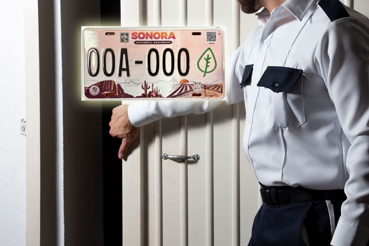 Va por sus placas y un guardia lo acaba apuntando con arma en Poblado Miguel Alemán