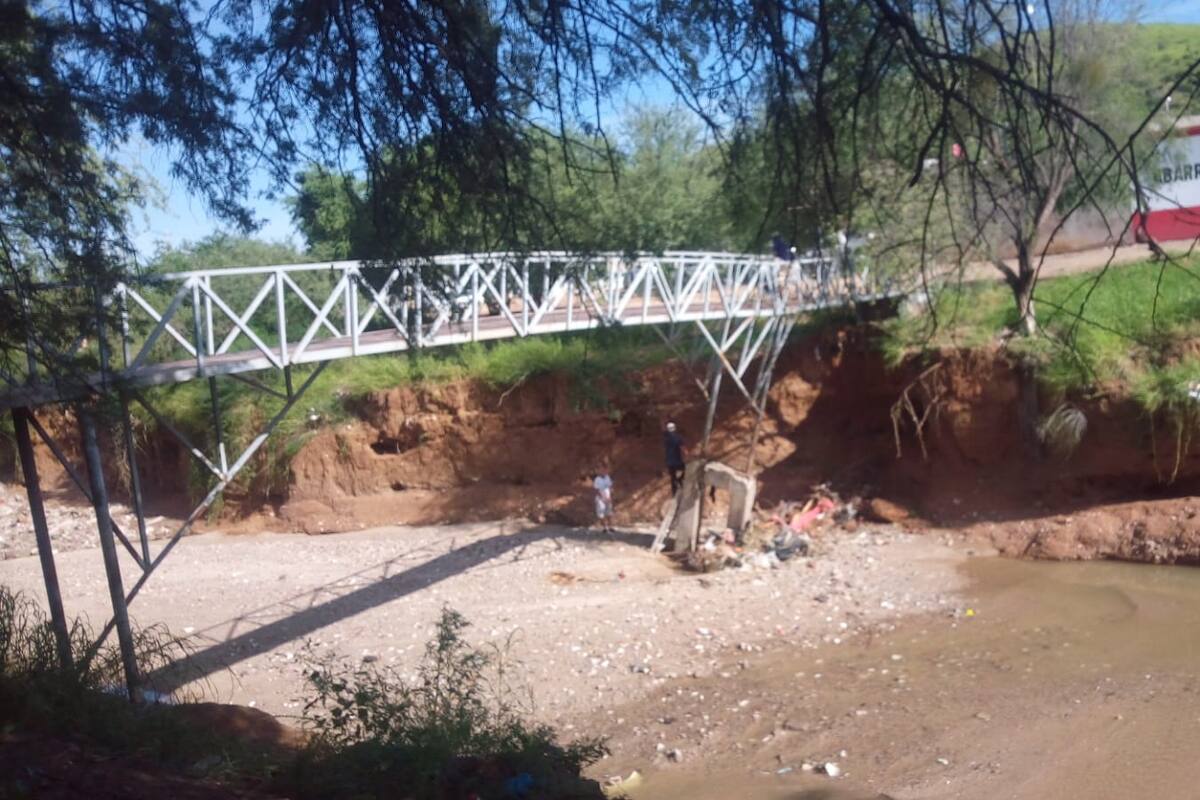 Hermosillo: Vecinos solicitan reparación de puente peatonal en colonia Antorcha Campesina