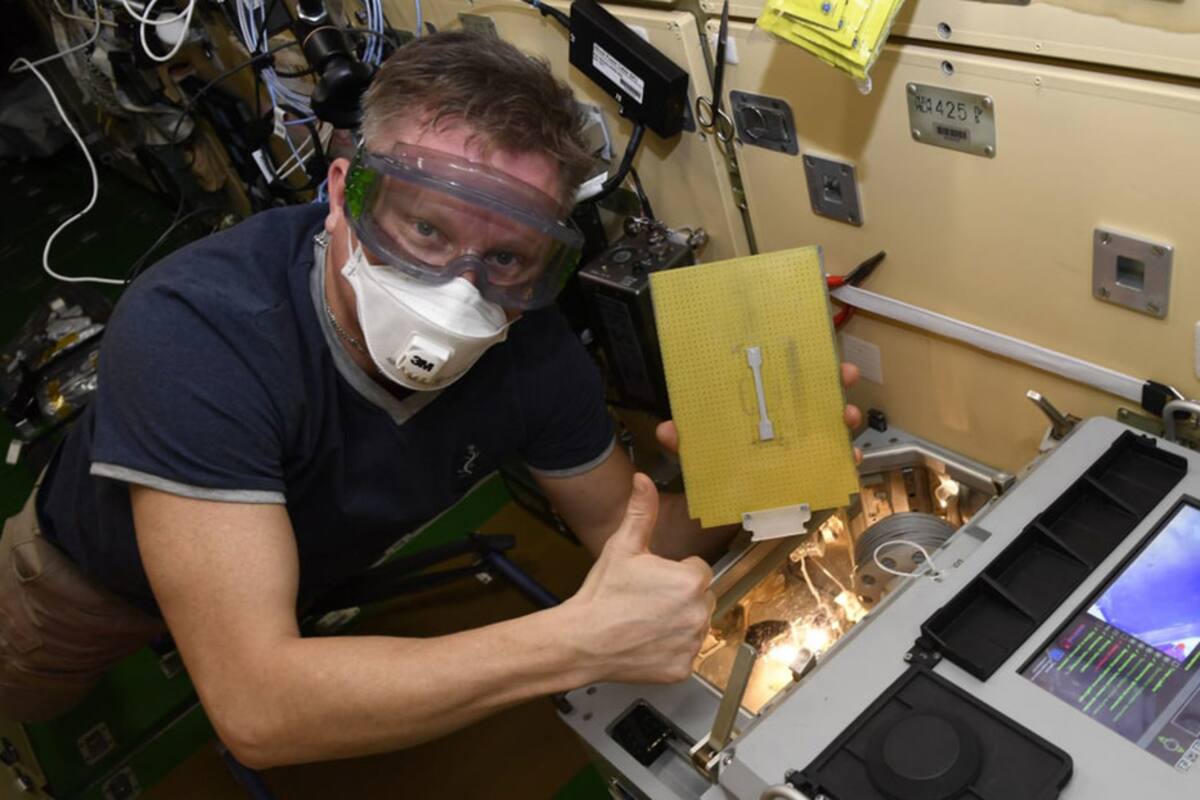 Cosmonauta ruso prueba impresora 3D en la EEI