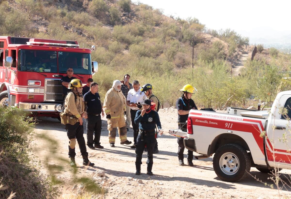 Elementos del Departamento de Bomberos ubicaron el lugar preciso
donde se encontraba el joven gracias a su equipo de drones y con base
en ello procedieron al rescate. FOTO: TEODORO BORBÓN