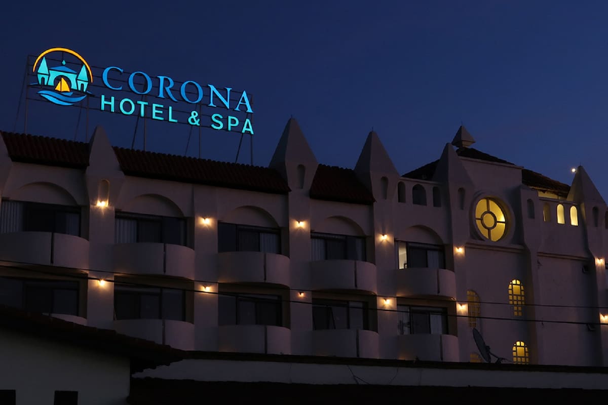 Hombre cae del tercer piso de hotel en la zona turística de Ensenada