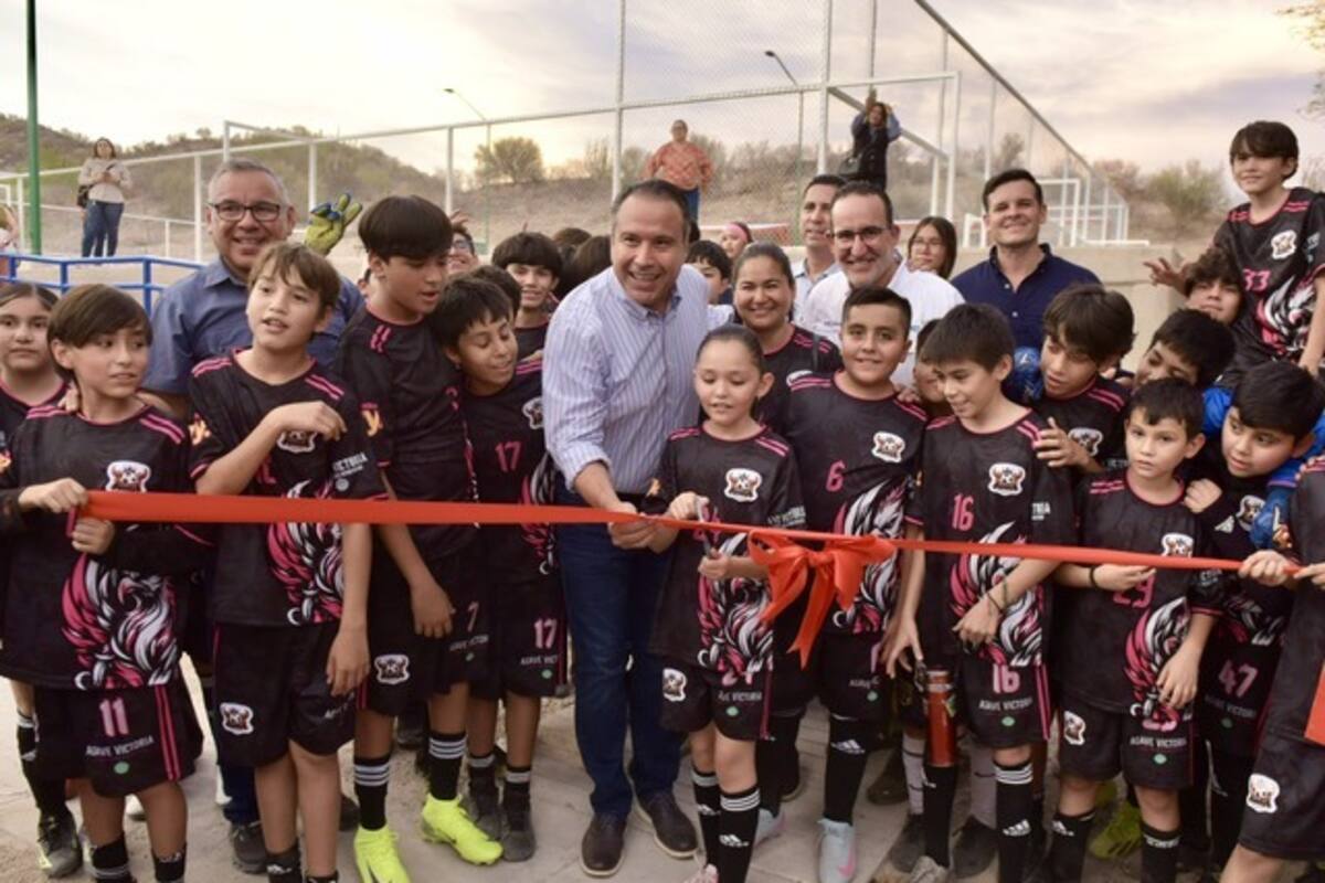 Entrega Astiazarán cancha deportiva en la colonia Los Ángeles
