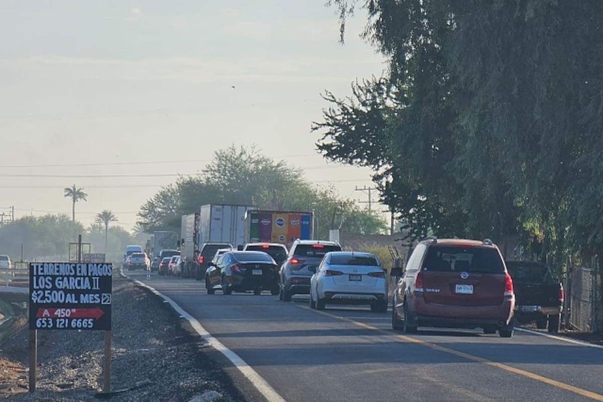 Caos vial y retrasos a más de 12 horas de cierre de vialidad principal