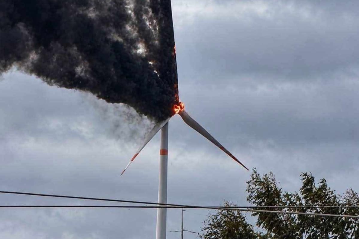 Se incendia aerogenerador del Gobierno del Estado en La Rumorosa