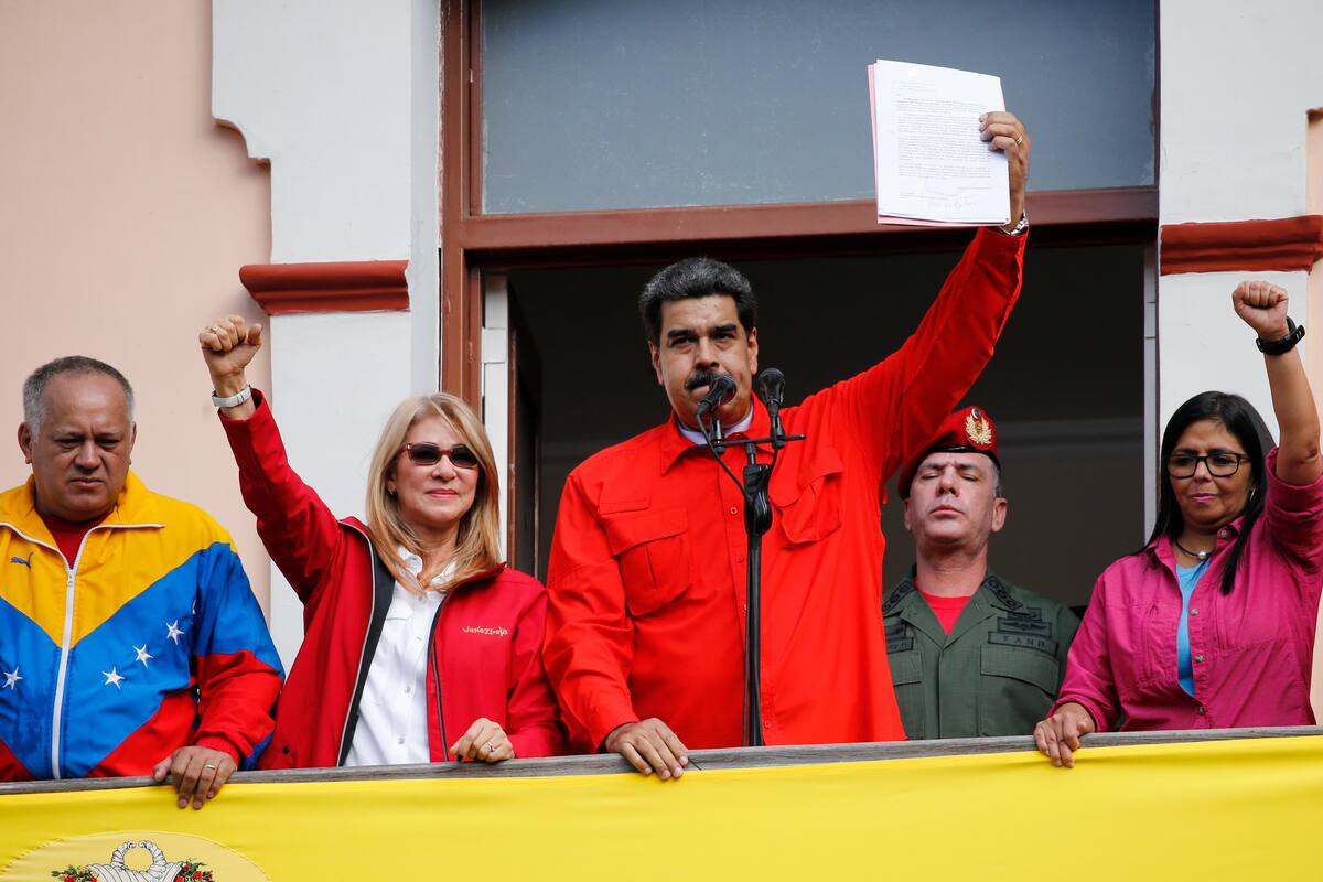 Ordena Maduro a la Fuerza Armada capturar a "traidores"