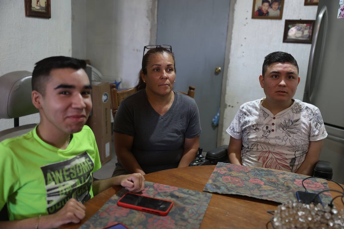 Rosa Karmina requiere apoyo para citas médicas de sus hijos con distrofia muscular de Duchenne