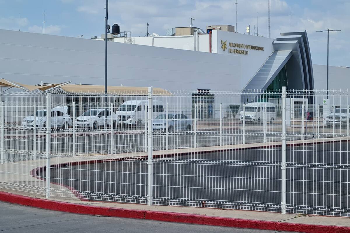 Avión aterriza de emergencia en Hermosillo por presuntas autolesiones de pasajero