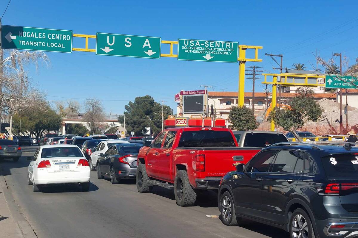 Reportan filas de más de 3 horas para cruzar a EU desde Nogales
