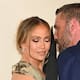 Jennifer Lopez y Ben Affleck reavivan rumores de reconciliación tras aparecer juntos en una alfombra roja