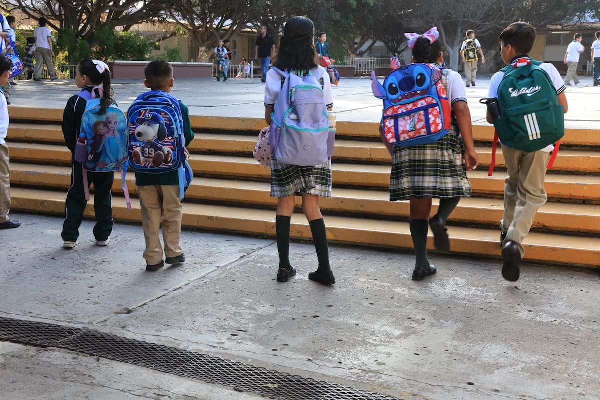 729 mil 182 estudiantes regresaron este lunes a las aulas en Baja California. Foto: Sergio Ortiz