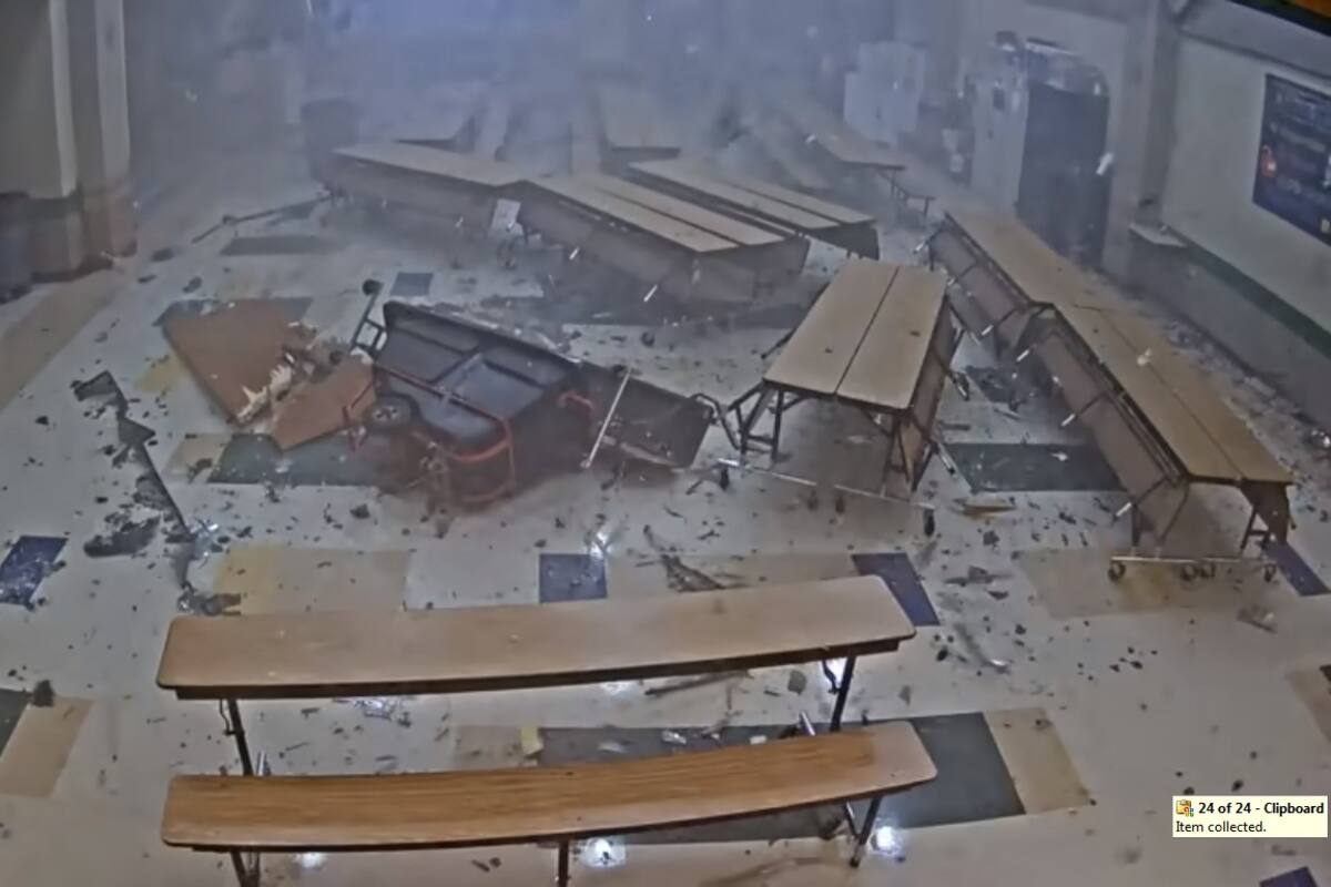 Video: Cámaras de seguridad captan el paso de un tornado por una escuela primaria
