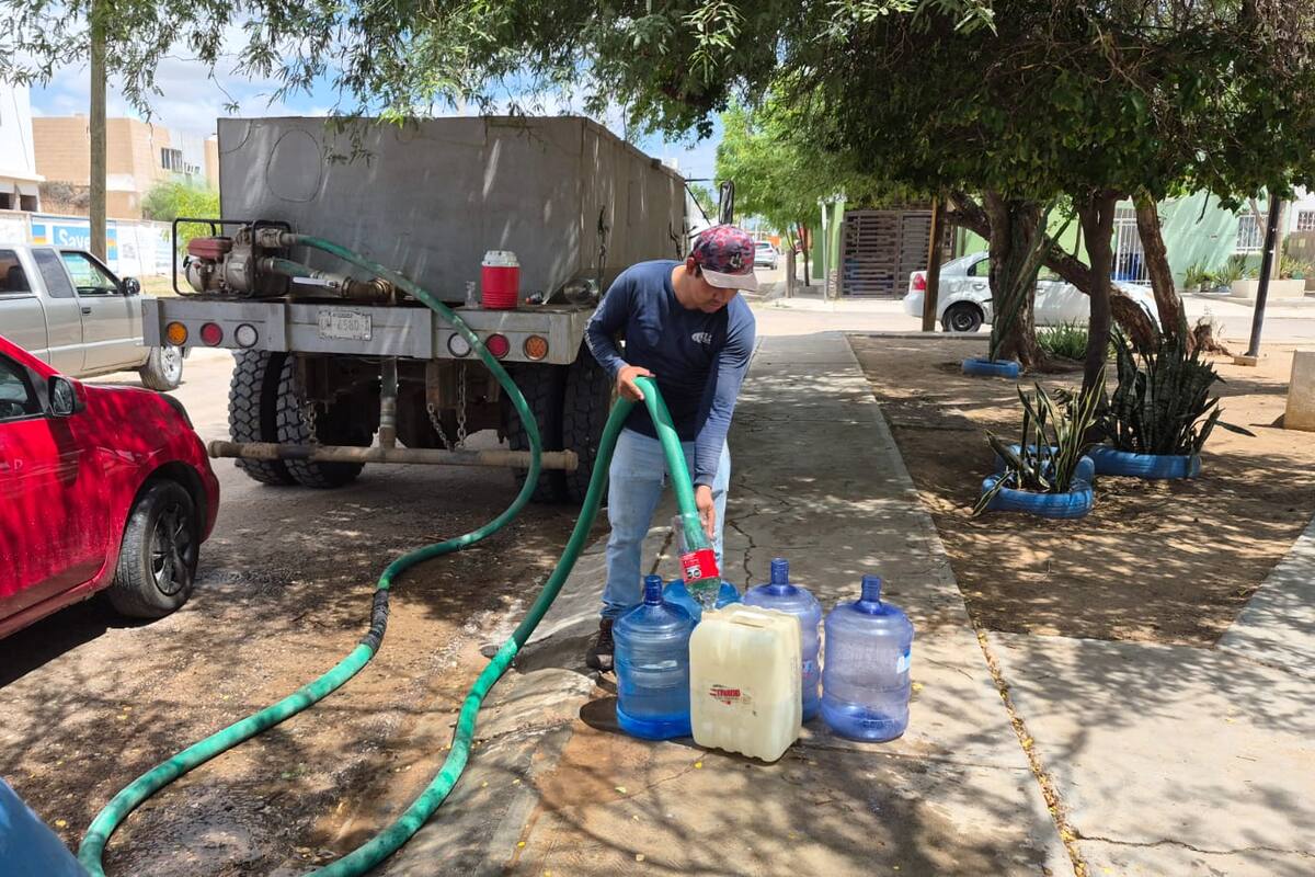 Agua de Hermosillo lleva pipas a colonias afectadas por fallas en el suministro; conoce los puntos de abastecimiento