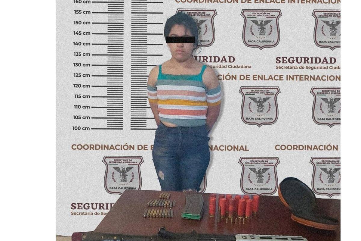 Detienen en Tecate a mujer con arma de fuego, cartuchos y metanfetamina