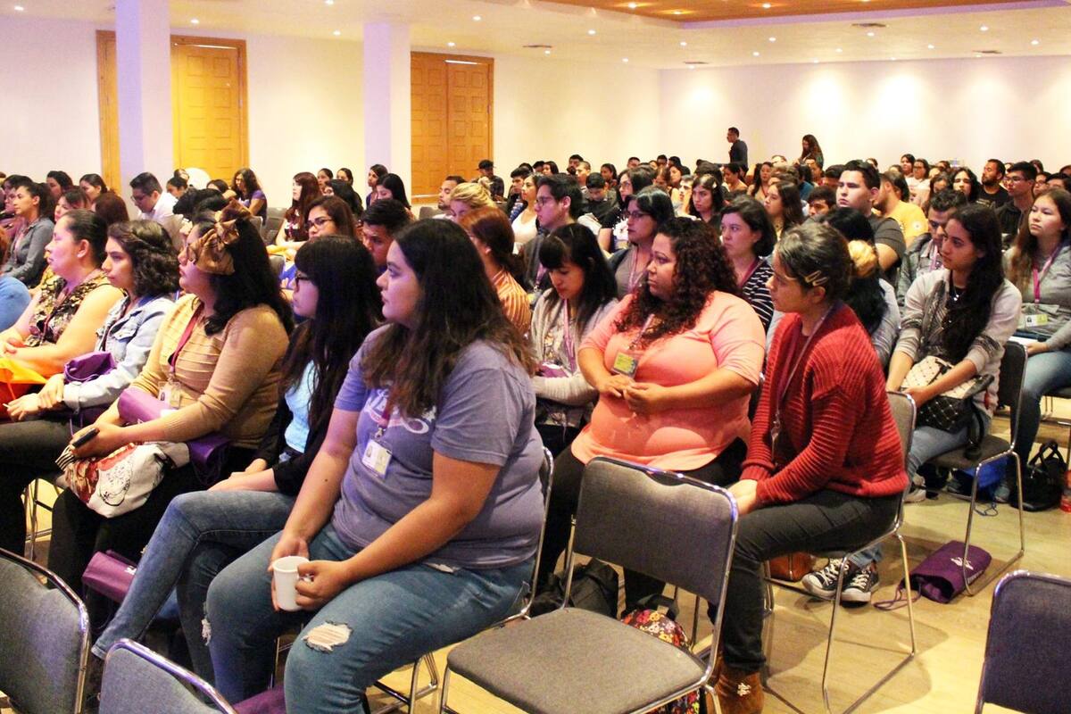 Realizan jornada sobre riesgos de la interacción social virtual