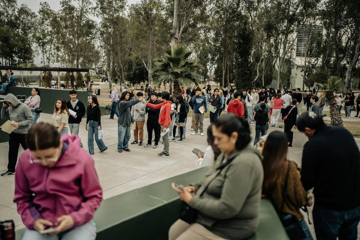 Desde las 6:00 horas, miles de aspirantes acudieron a las sedes universitarias para presentar la evaluación. Foto: Border Zoom