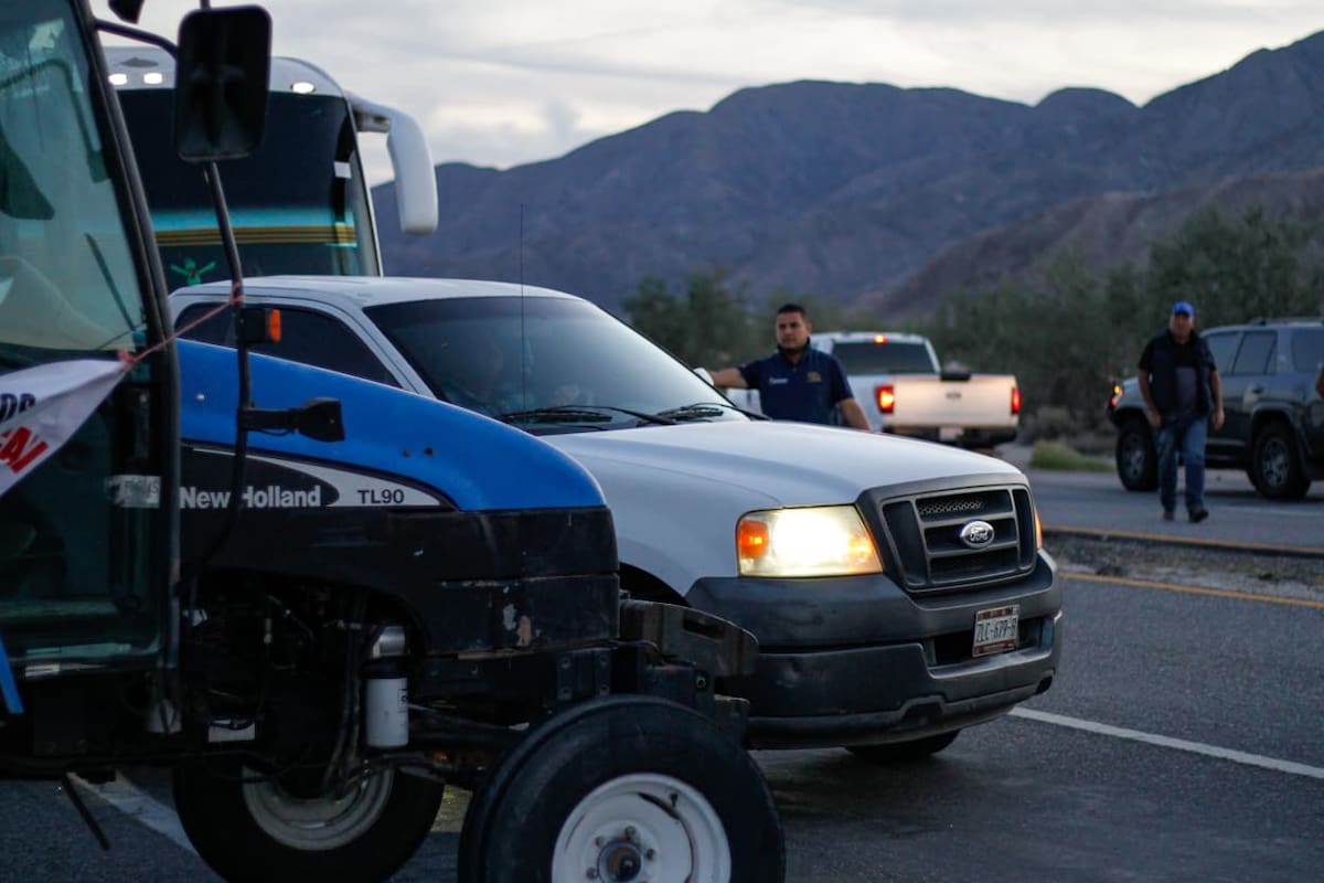 La movilización se sumó al cierre que mantiene bloqueada la Mexicali–San Luis Río Colorado desde el 24 de noviembre. Foto: Border Zoom