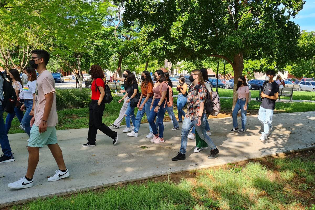 Consideran jóvenes que clases presenciales favorecen su preparación