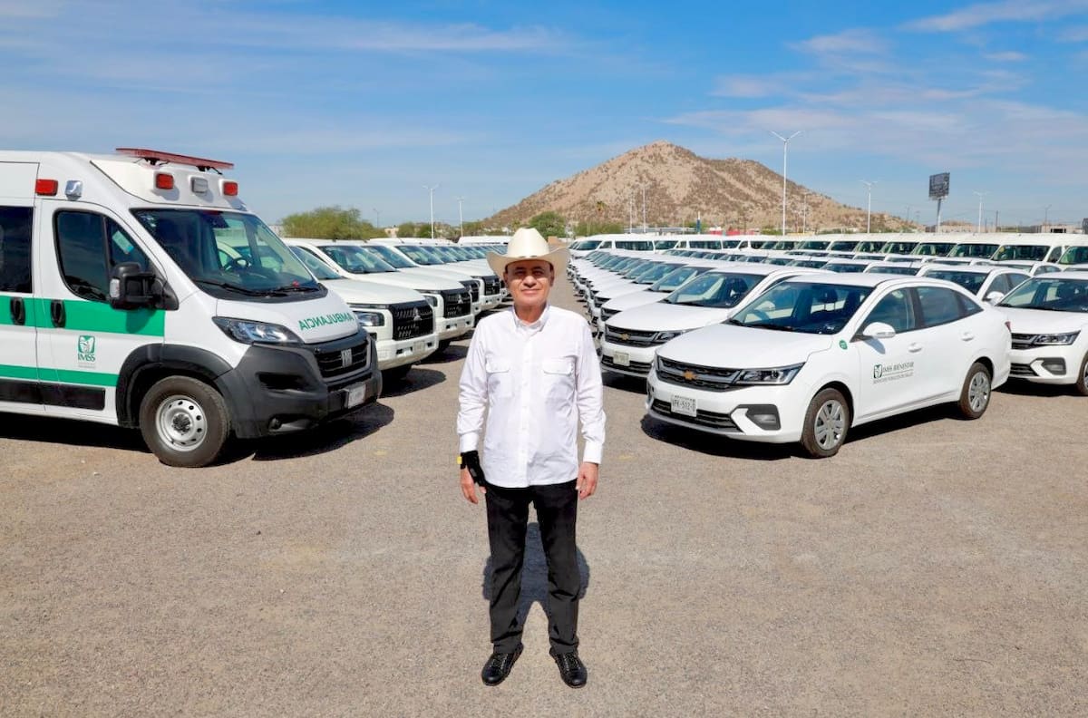 La inversión de 162 millones de pesos incluye ambulancias, camionetas, vans y sedanes que darán servicio en 10 regiones del Estado. FOTO: ESPECIAL