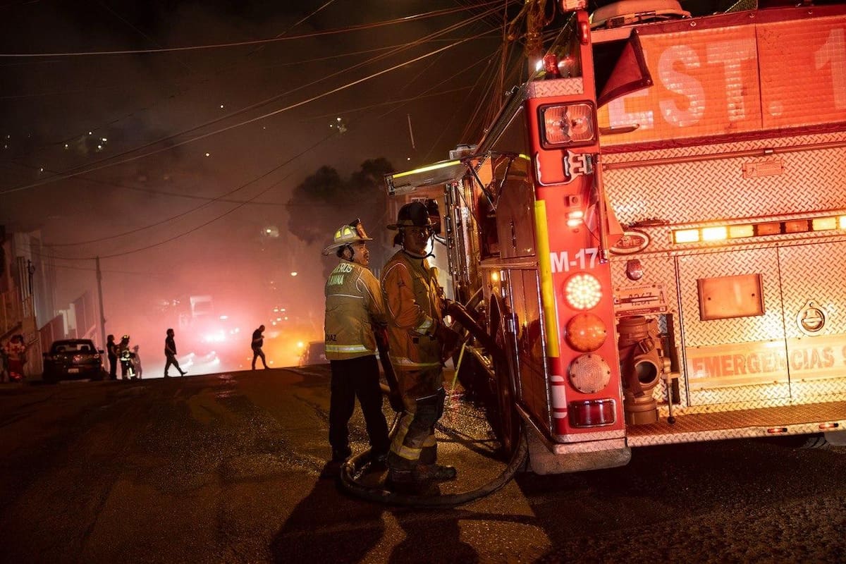 Hallan dos cuerpos calcinados tras incendio en una vivienda de la colonia Empleado Postal en Tijuana