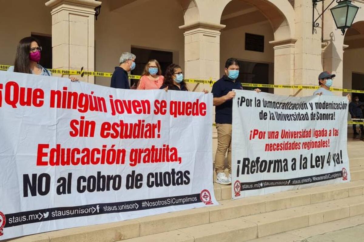Cierre simbólico de rectoría, STAUS exige a administración consulta democrática para Reforma 4 de la Unison