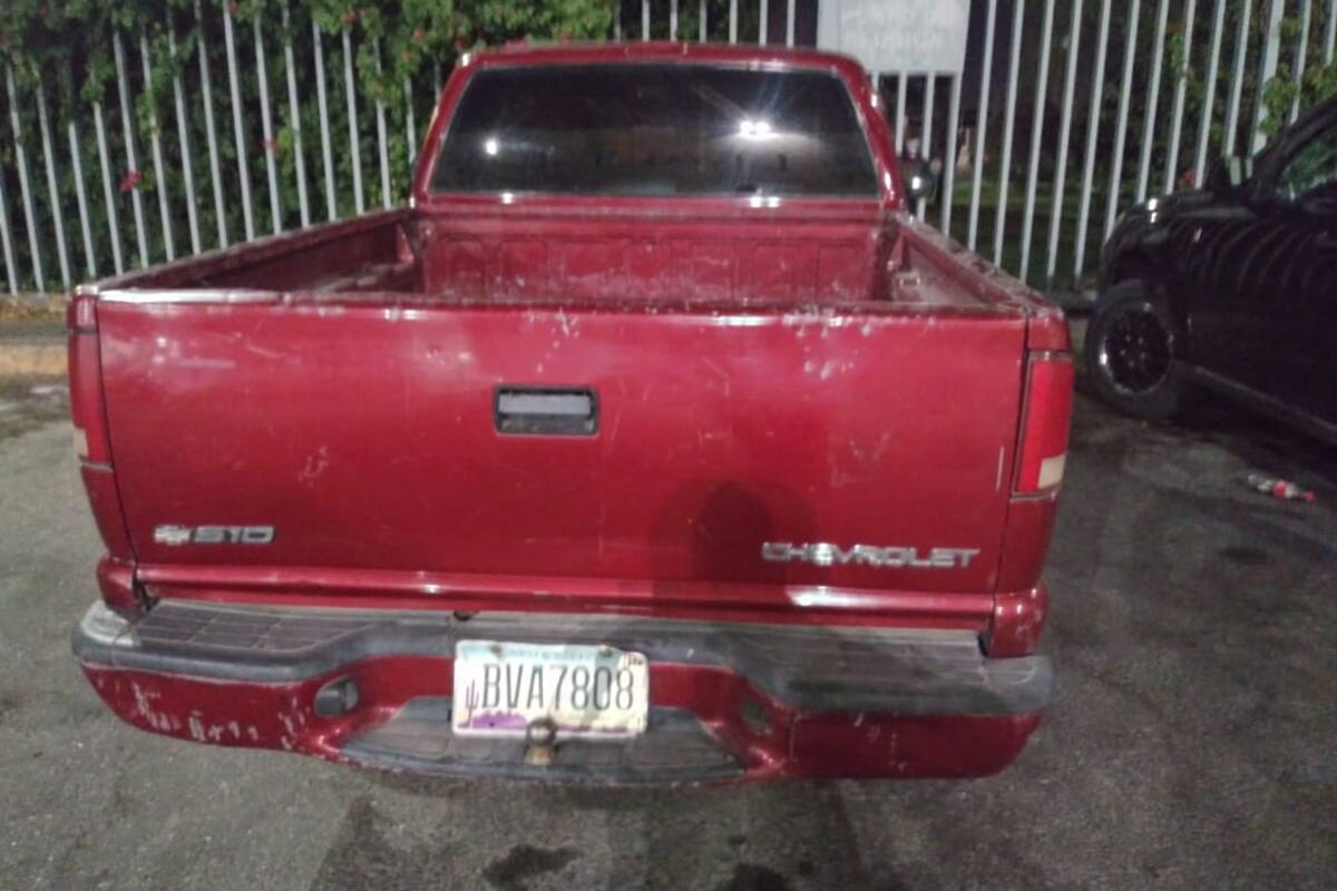 Sorprende a ladrón de su auto