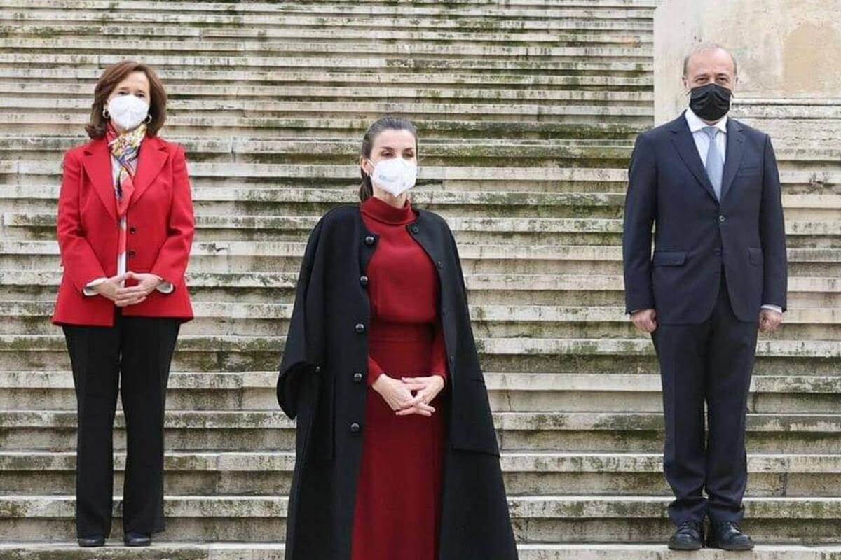 Los reyes de España se desvinculan de la vacunación de las princesas Elena y Cristina