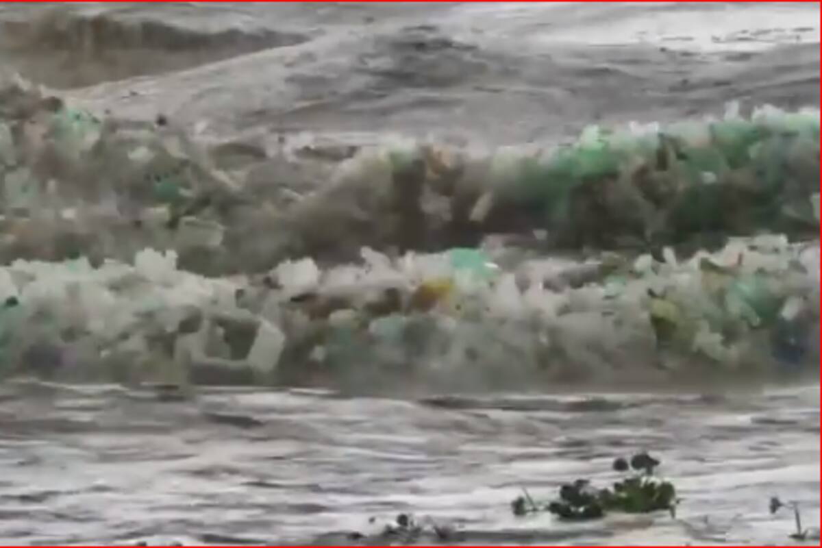 Impactantes imágenes de olas de plástico en Sudáfrica