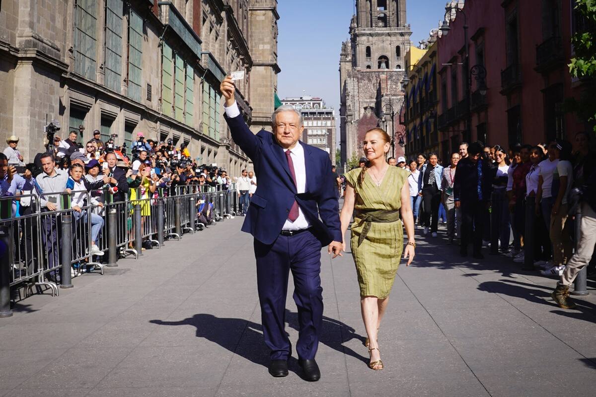 Fotografía del presidente Andrés Manuel López Obrador después de votar.