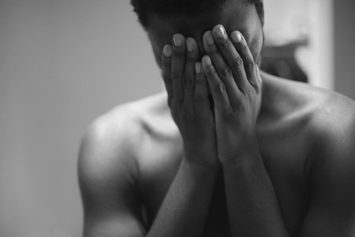 Mujer pasa la noche con su pareja sentimental y su hijo la encuentra muerta