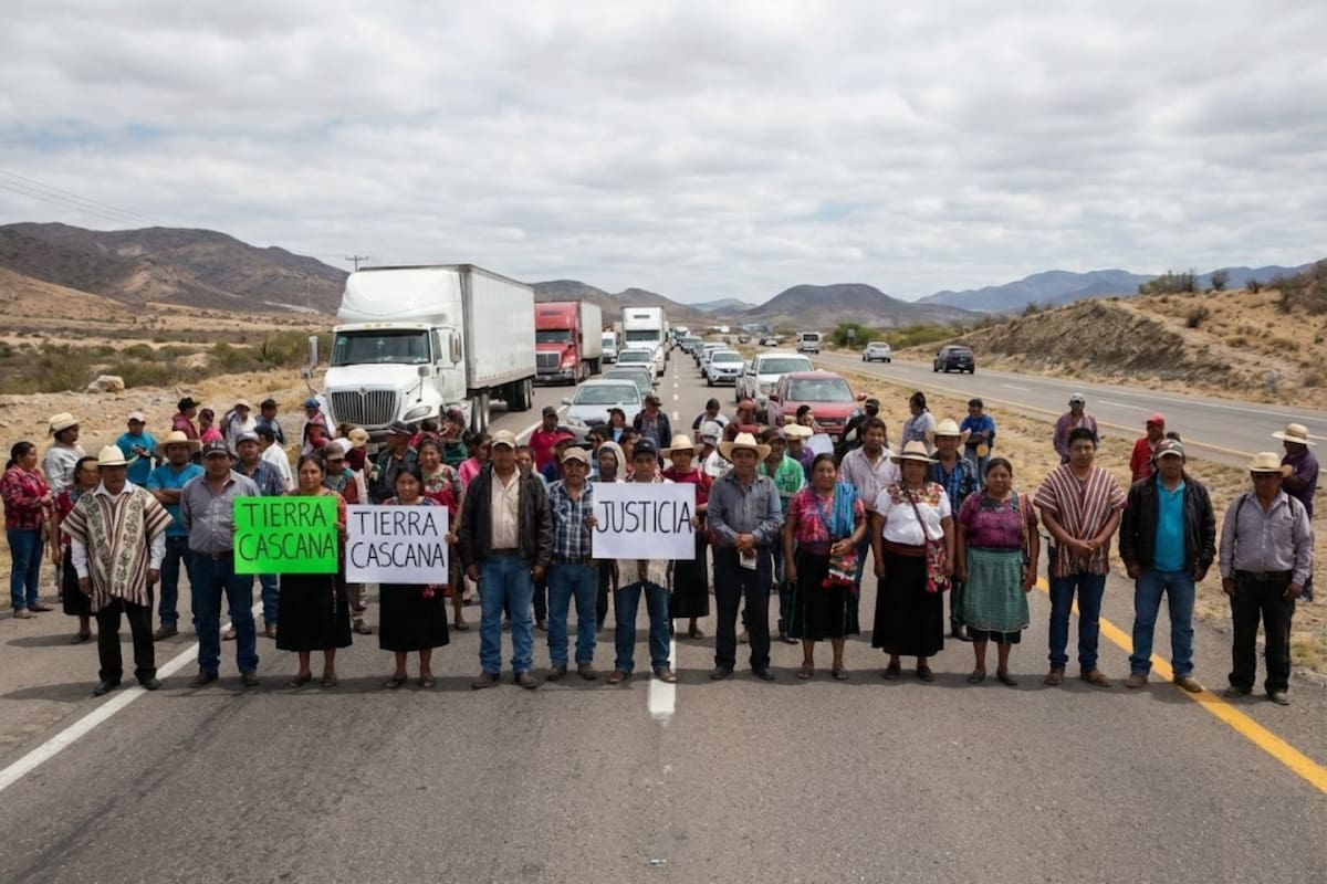 Comunidad indígena cascana bloqueó la Carretera Federal 54 en Zapopan para exigir a la SICT el pago de al menos 34 millones de pesos por tierras expropiadas en 2004, un adeudo que suma más de 21 años y afecta a más de 300 familias