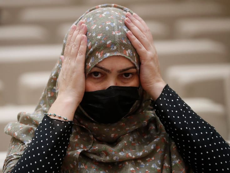 Régimen talibán en Afganistán fija cinco meses de cárcel por maltratar un camello, mientras impone solo 15 días por golpear a una esposa en un contexto de restricciones crecientes a las mujeres y aprueba sin debate público un nuevo código penal de 119 artículos que institucionaliza la subordinación femenina