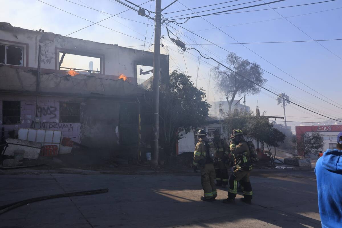 Hasta el momento se desconoce si hay lesionados y las pérdidas materiales. Foto: Sergio Ortiz