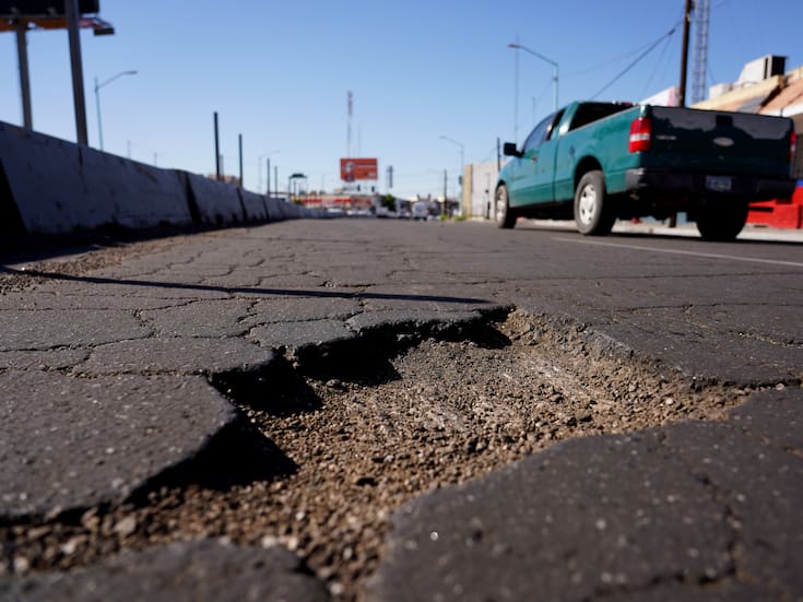 Proponen que el Estado y municipios paguen daños causados por baches