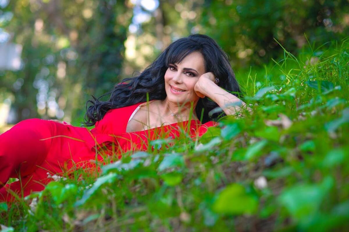 Maribel Guardia luce su impactante cuerpo mojándose en la playa