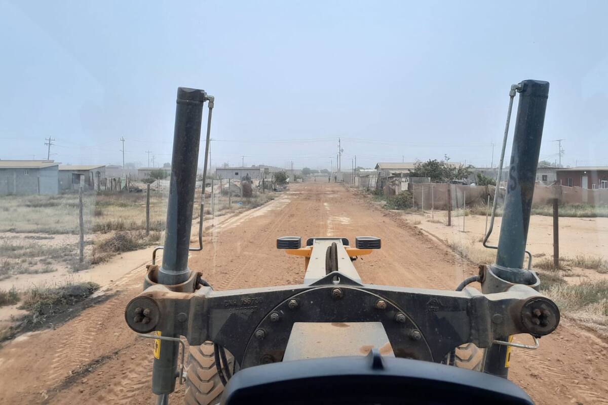 Rehabilitan más de 31 kilómetros de calles en San Quintín